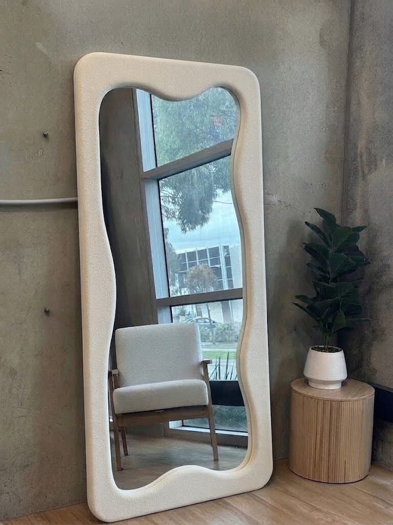 Asimetrik Dalgalı Krem Kumaş Kaplamalı Duvar Aynası
