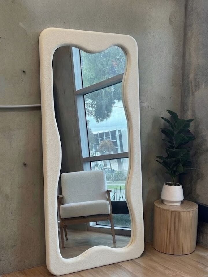 Asimetrik Dalgalı Krem Kumaş Kaplamalı Duvar Aynası